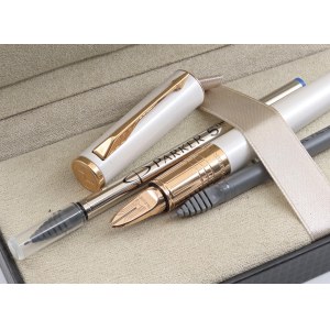 Collectible Pens - PARKER - Fountain Pen - Barrel and cap made of...