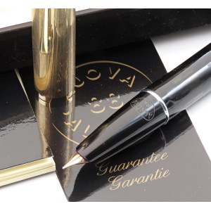 Collectible Pens - AURORA - Fountain Pen - Model 88. Body made of re...