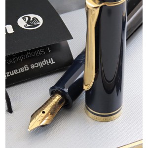 Collectible Pens - PELIKAN - Fountain Pen - M250. Resin barrel...