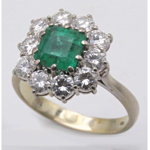 Jewellery - Anello in oro bianco con smeraldo ct. 2,00 circa e...