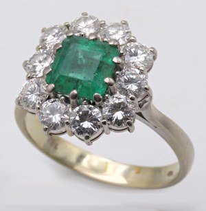 Jewellery - Anello in oro bianco con smeraldo ct. 2,00 circa e...