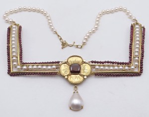Jewellery - Girocollo in oro giallo, perline, granati e perla ...