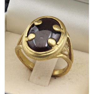 Jewelry - Yellow gold ring with a central stone, late 16th century....