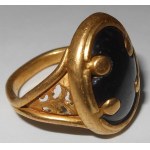 Jewelry - Yellow gold ring with a central stone, late 16th century....