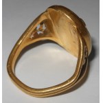 Jewelry - Yellow gold ring with a central stone, late 16th century....