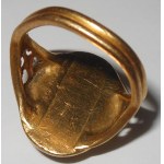 Jewelry - Yellow gold ring with a central stone, late 16th century....