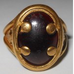 Jewelry - Yellow gold ring with a central stone, late 16th century....