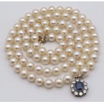 Jewelry - Cultured pearl necklace with a gold clasp...