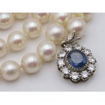 Jewelry - Cultured pearl necklace with a gold clasp...