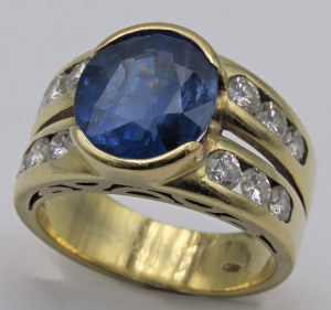 Jewellery - Anello in oro giallo e brillanti ct. 0,60, zaffiro...