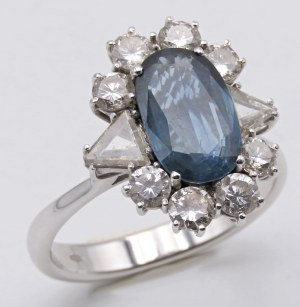 Jewellery - Anello in oro bianco con zaffiro centrale ct. 3,00...