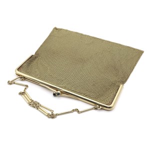 Objets - Petit sac à main ou porte-monnaie en or, d'une fabrication élégante et...