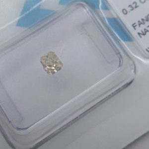 NATURALNY DIAMENT KOLOROWY 0.32 CT BARDZO WYSOKA CZYSTOŚĆ: VVS1 | SZLIF: RADIANT MODYFIKOWANY Oficjalna wycena rzeczoznawcy: 5 092 USD (19 343,74 PLN brutto - stan na 20.09, kurs dolara 3.79885)