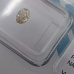 NATURALNY DIAMENT KOLOROWY 0.39 CT WYSOKA CZYSTOŚĆ: VVS2 | SZLIF: OWALNY MODYFIKOWANY Oficjalna wycena brutto rzeczoznawcy: 5 633,40 USD 21 400,44 PLN brutto