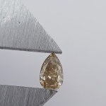 NATURAL COLORED DIAMOND 0.16 CT | CLARITY: Vs2 | CUT: TEARDROP Official appraiser’s valuation: $1,722 (6,594.00 PLN gross—based on the exchange rate as of September 23)