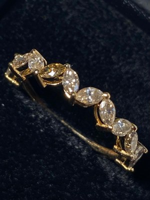 Ekskluzywny pierścionek z żółtego złota z 11 naturalnymi diamentami (0.95 ct)