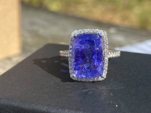 Unikatowy 14 karatowy, złoty pierścionek 3.84 g z naturalnym 6.75 ct tanzanitem i diamentami 0.45 ct VS - HRD Antwerp