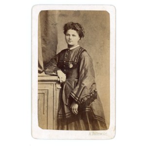Fotograf wędrowny, portret kobiety, fot. A. Polkowski l. 60/70 XIX w. (146)