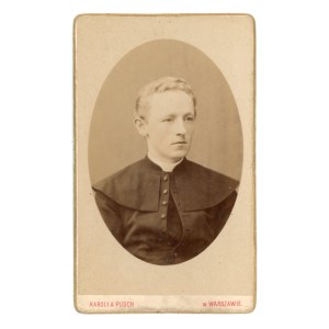 Warsaw, portrait of a young clergyman, photo by Karoli &amp; Pusch (165)