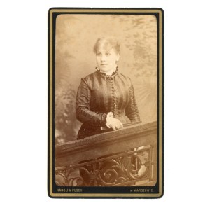 Warsaw, portrait of a woman, photo by Karoli &amp; Pusch (166)