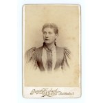 Gdańsk, portrait of a woman with a small cross, photo by B. Herfart (182)