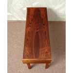Console degli anni '60 realizzata in legno, impiallacciata in palissandro.