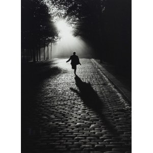 Sabine Weiss, Sabine Weiss (1924 - 2021) - L'Homme qui court, Paris, 1953