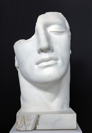 Igor Mitoraj (1944-2014), Biały sen, 2002 (Sonno bianco)