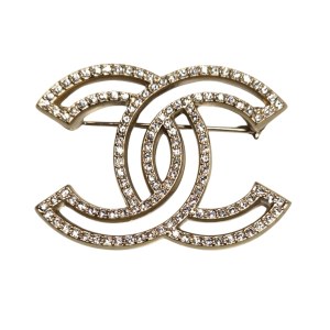 Pozłacana broszka, model logo CC, Chanel