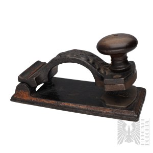 [HERB SAS] Poland, 19th/20th century. Cast-iron press for stamping dry seals featuring the Sas coat of arms HERB SAS - POLISH HERALDRY - NOBILITY SEAL - DRY STAMP - DESK PRESS - CAST IRON - 19th/20th CENTURY
