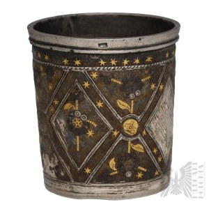 [ARGENT] Verre en argent émaillé, portant le poinçon d'importation français postérieur à 1838, décoré d'or et d'émail