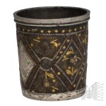 [ARGENT] Verre en argent émaillé, portant le poinçon d'importation français postérieur à 1838, décoré d'or et d'émail