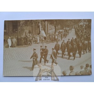 Olsztyn, Allenstein, military ceremony, parade down the street, ca. 1910