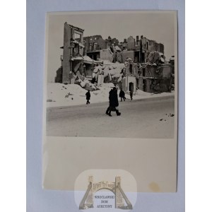 Przemyśl, ruines d'un immeuble, hiver 1941