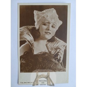 L'attrice polacca Pola Negri, 1935 circa