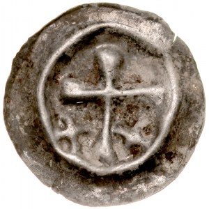 Brakteat guziczkowy, Av.: Krzyż łaciński, po bokach dwa krzyżyki.