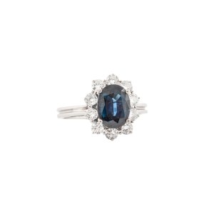 Bague sertie d'un saphir et de diamants, deuxième moitié du XXe siècle.