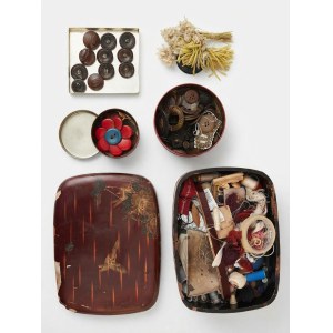 Una Collezione di Merceria d Epoca e Scatole Decorative