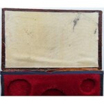 Powstanie Listopadowe, pudełko na monety z roku 1831, w kolorze bordowym