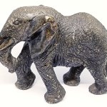 Statua di elefante in pietra