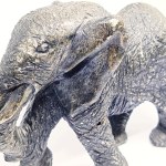 Statua di elefante in pietra