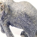 Statua di elefante in pietra