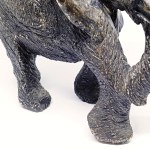 Statua di elefante in pietra