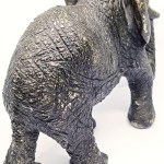 Statua di elefante in pietra
