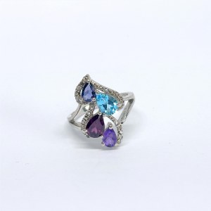 Anello in argento con granato naturale, ametista, topazio, iolite e topazi bianchi
