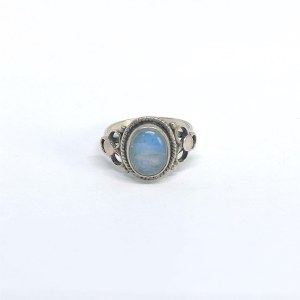 Vintage silver ring with a natural labradorite