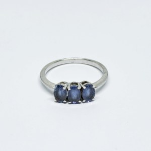 Anello d'argento con ioliti