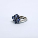 Silver ring with natural tanzanites