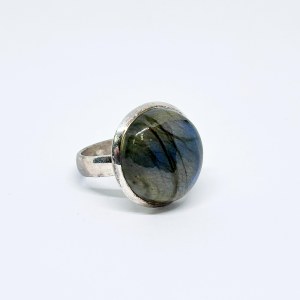 Anello d'argento con labradorite rotonda