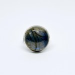 Anello d'argento con labradorite rotonda